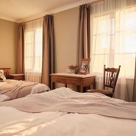 Hotel Pernigele Yelgavkrasty エクステリア 写真