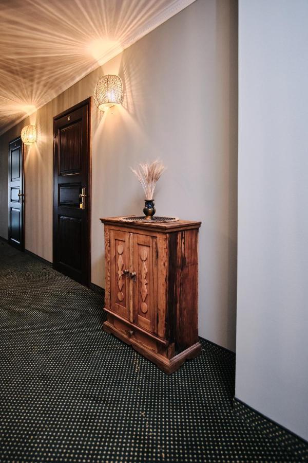 Hotel Pernigele Yelgavkrasty エクステリア 写真