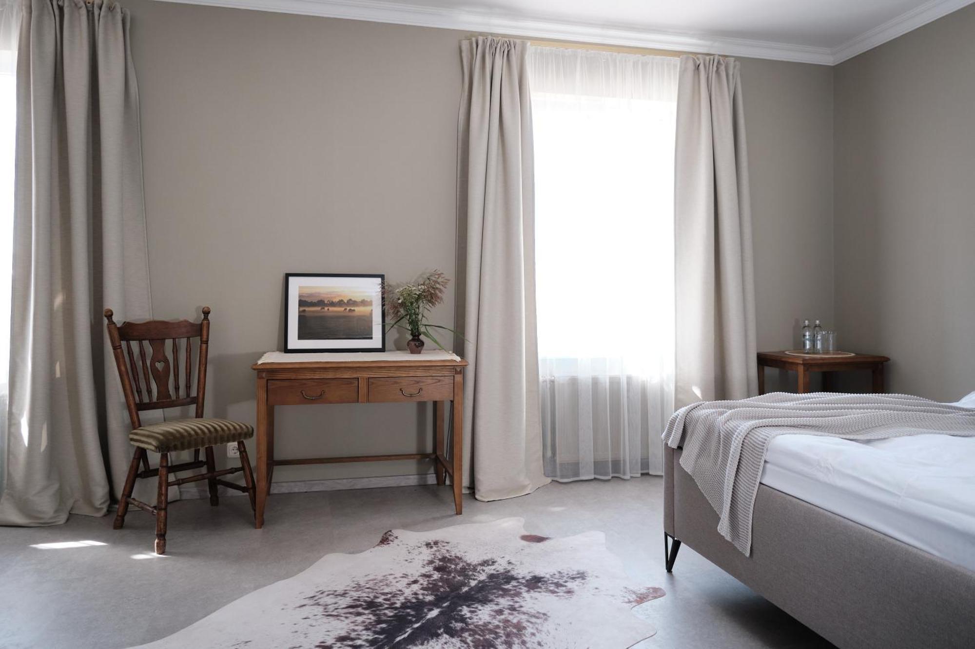 Hotel Pernigele Yelgavkrasty エクステリア 写真