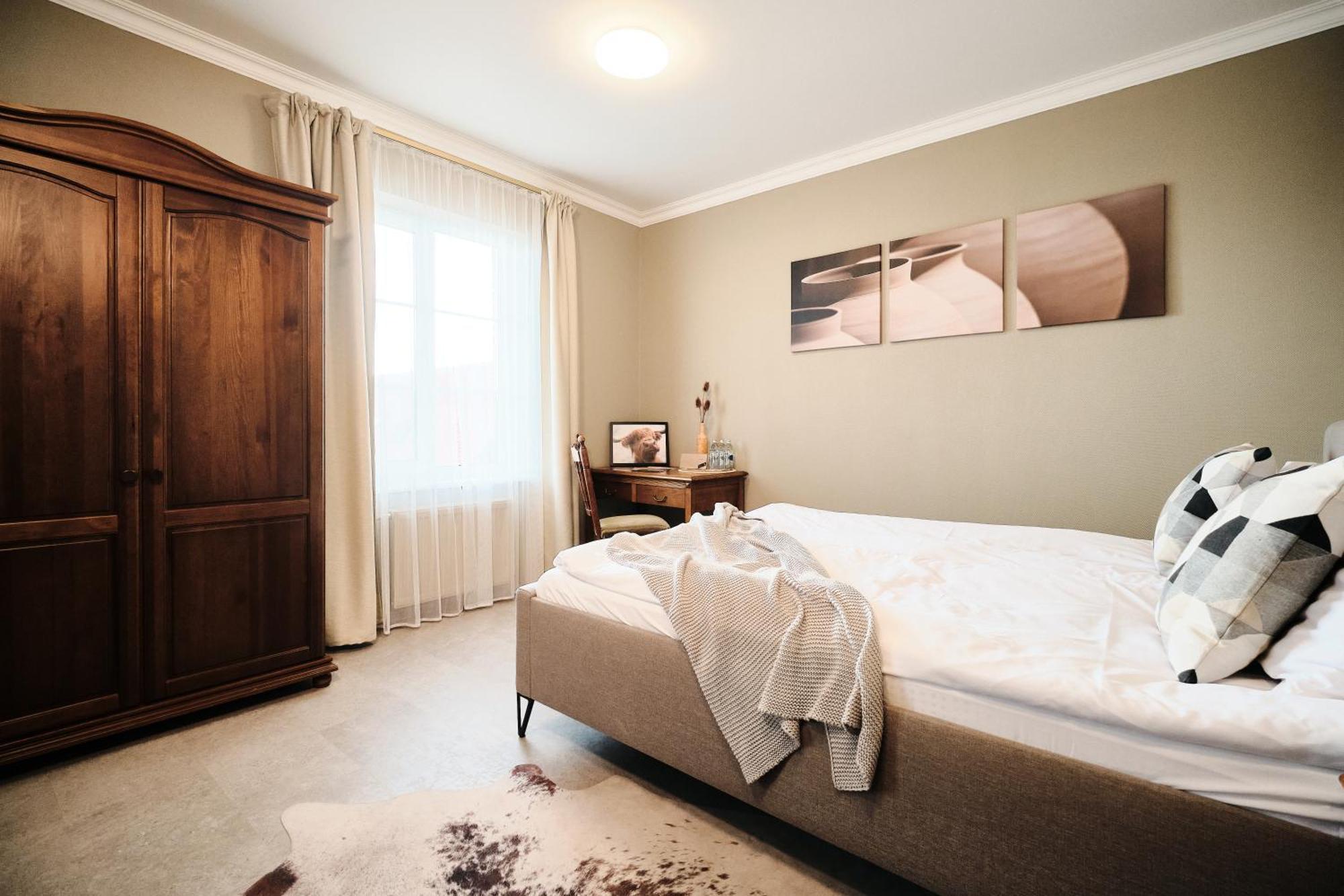 Hotel Pernigele Yelgavkrasty エクステリア 写真