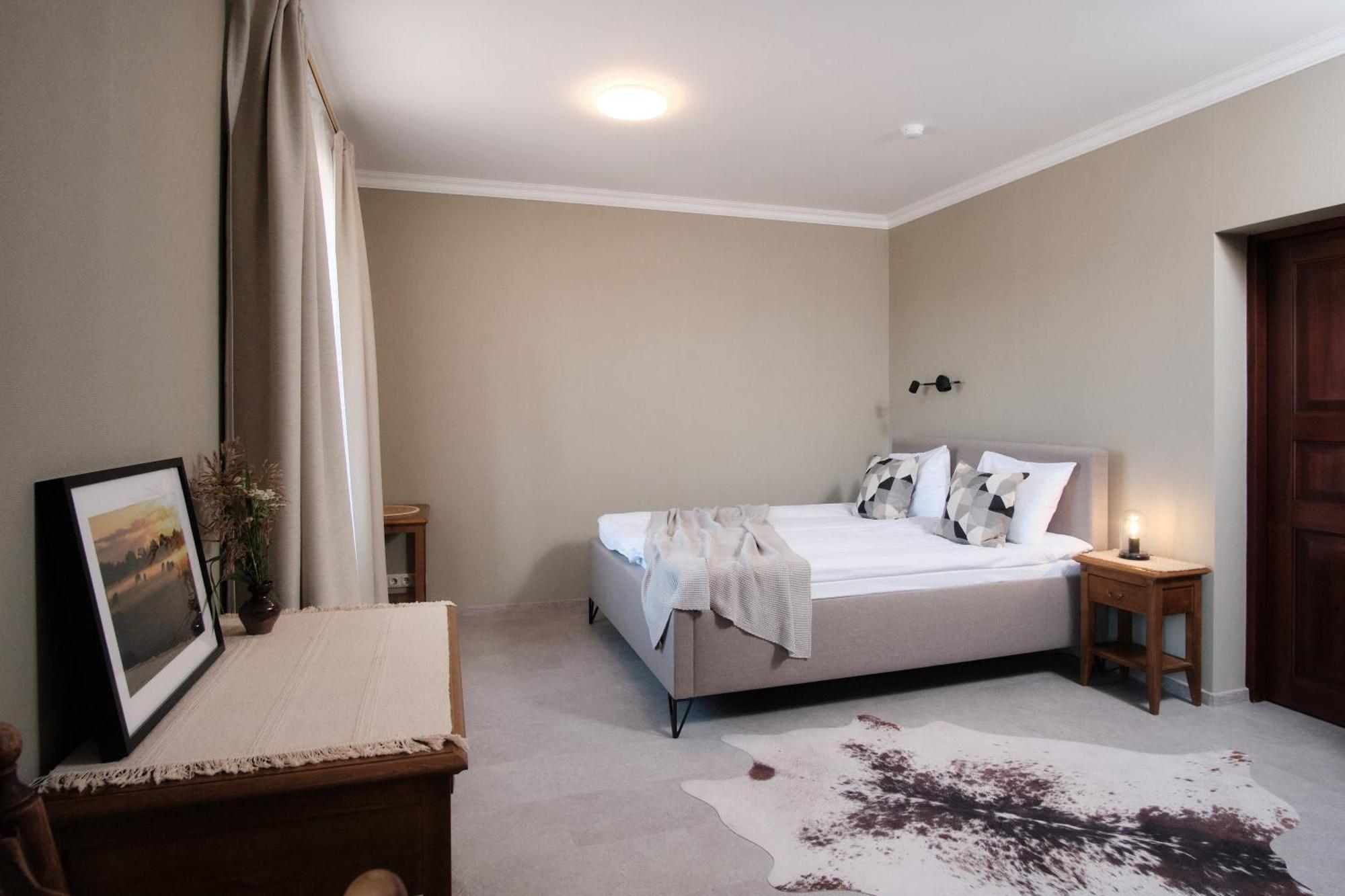 Hotel Pernigele Yelgavkrasty エクステリア 写真