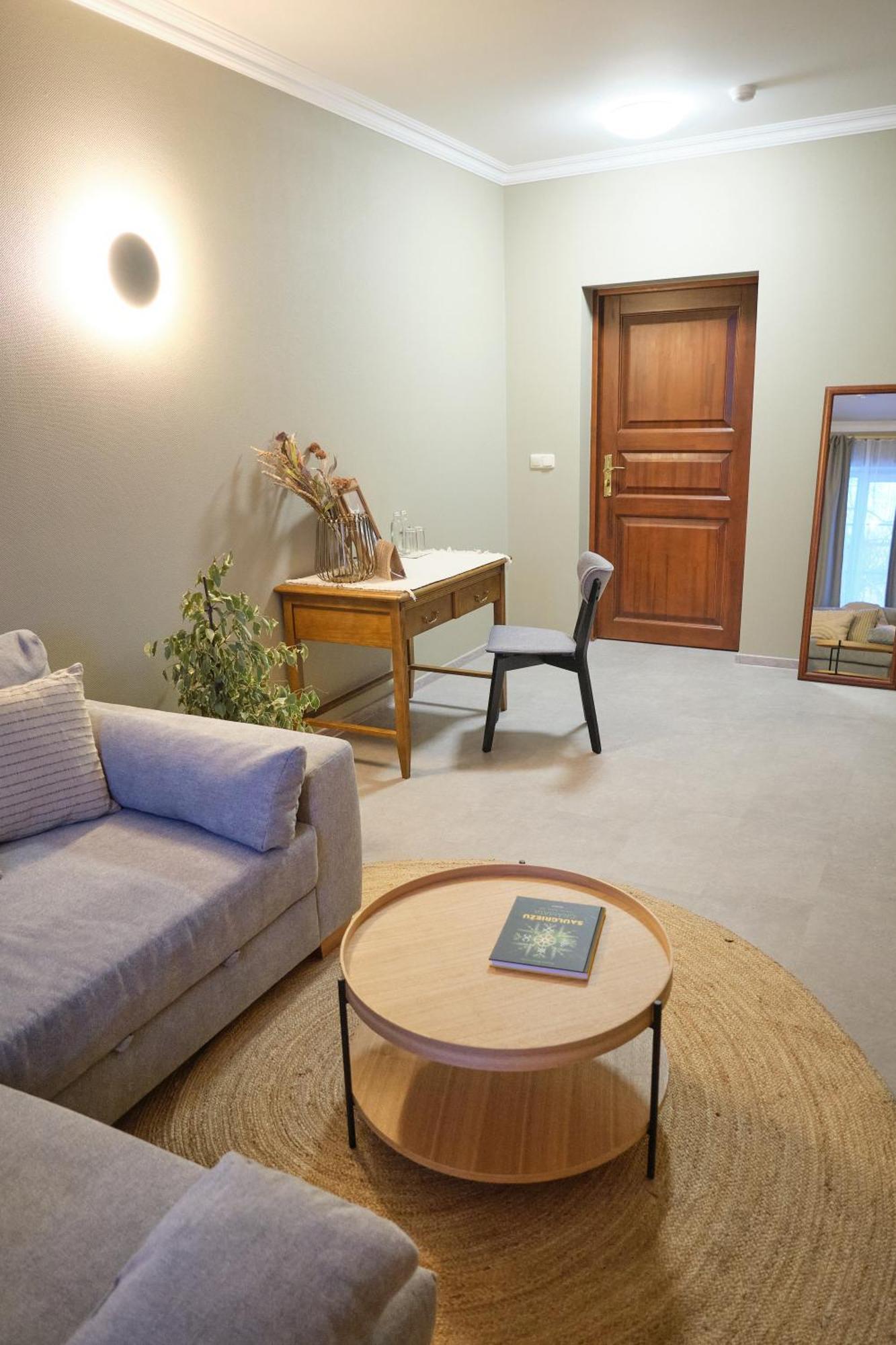 Hotel Pernigele Yelgavkrasty エクステリア 写真